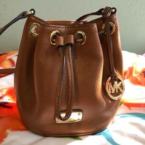 Michael Kors Crossbody Bucket Bag!